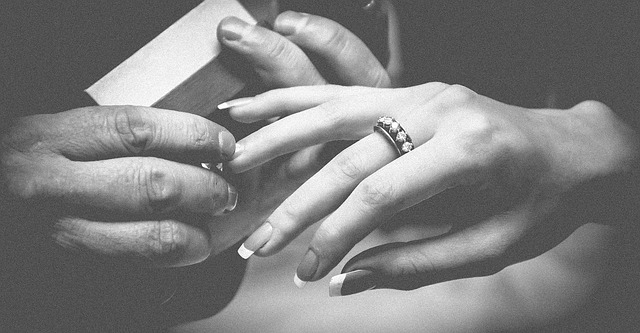 איך תבחר טבעת אירוסין זולה אבל שלא תאכזב